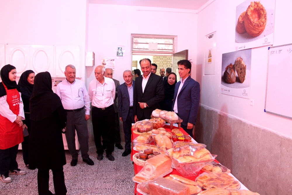 هنرستان محدثه بوشهر در رشته پخت نان و شیرینی تجهیز می‌شود