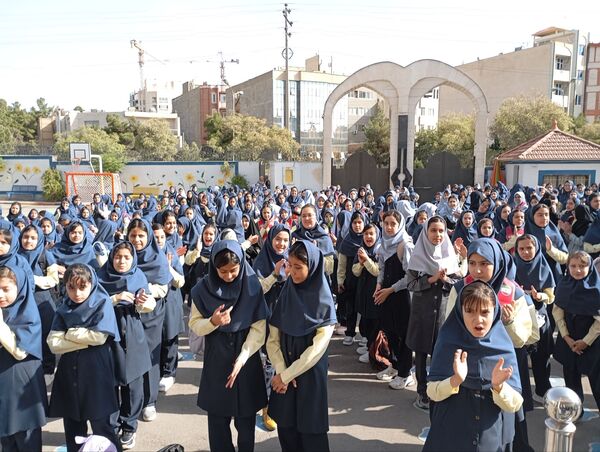 بازگشایی دبستان آرمینه مصلی نژاد همزمان با نواختن زنگ مهر وهفته  دفاع مقدس