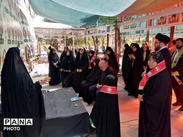 آیین گلباران مزار شهدا در سالروز تاسیس سازمان دانش‌آموزی