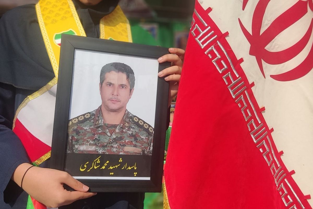  آیین وطن‌یار در مدرسه فرزانگان1 اسلامشهر باحضور خانواده شهید شاکری 