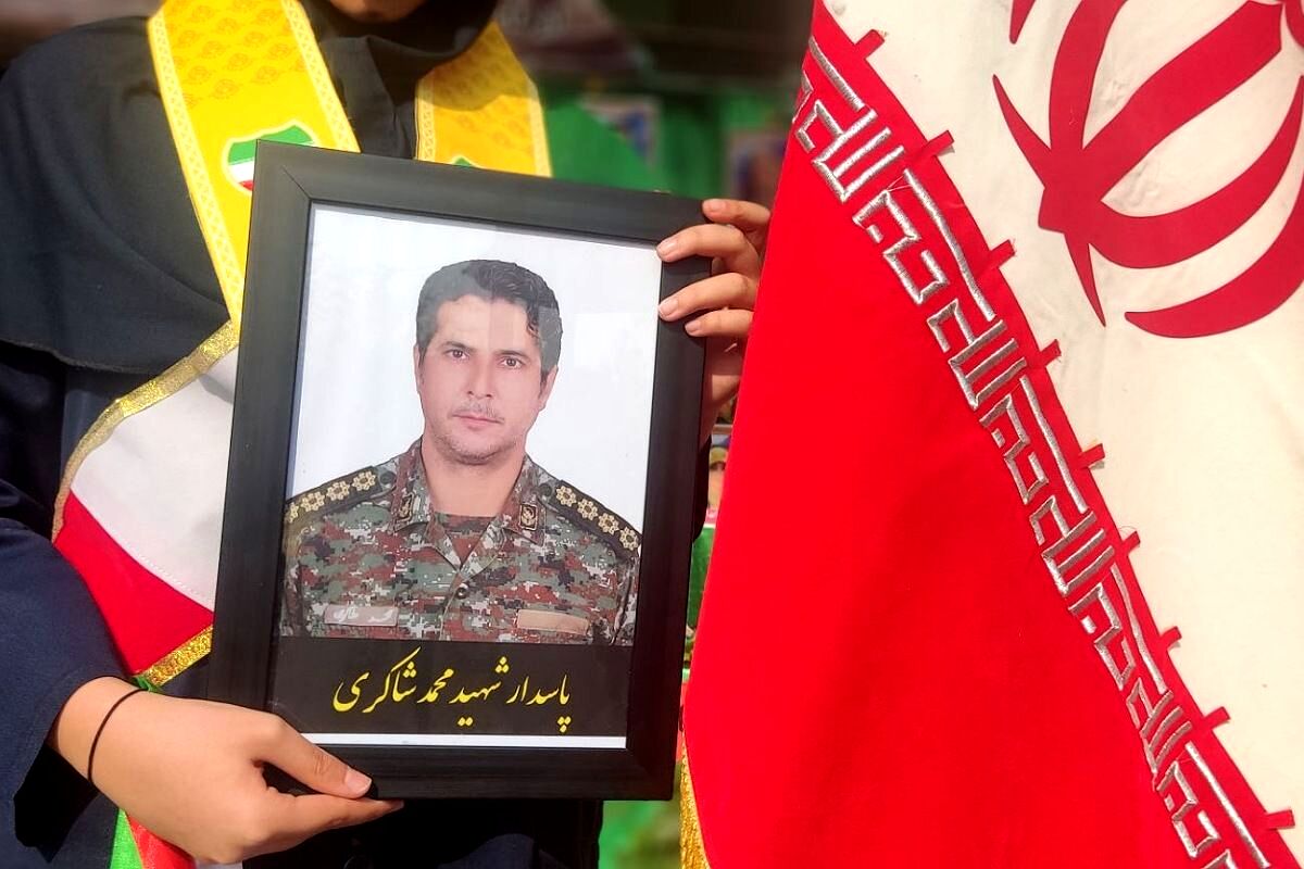  آیین وطن‌یار در مدرسه فرزانگان1 اسلامشهر باحضور خانواده شهید شاکری 