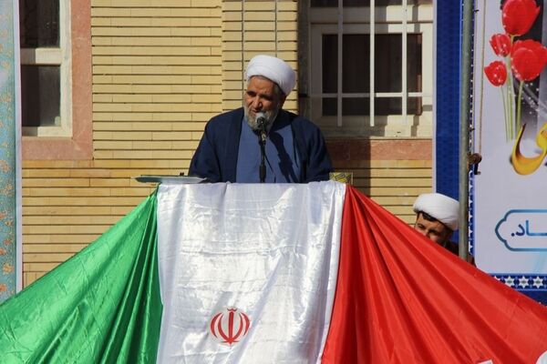 طنین زنگ انقلاب در هنرستان فارابی؛ آغاز شور و جشن دهه فجر در شهرستان سملقان