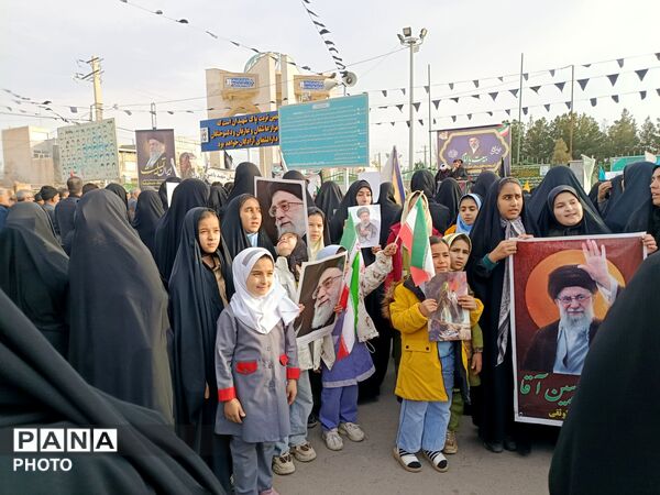 اجتماع «بیعت» فرهنگیان و دانش‌آموزان جعفرآباد با رهبر جدید انقلاب 