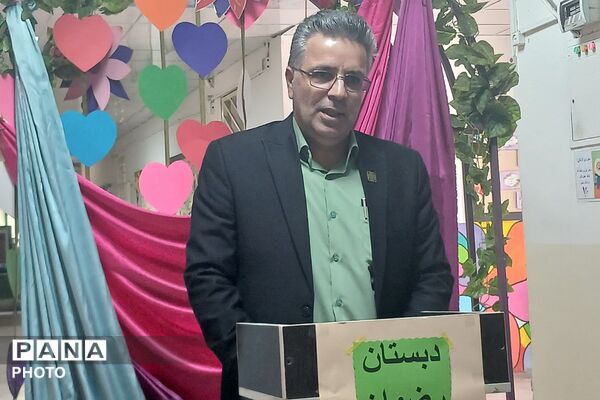 تجلیل از برگزیدگان جشنواره هنری فردا و المپیاد ورزشی در دبستان رضوان بهارستان‌دو
