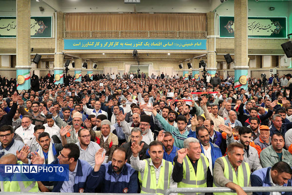 دیدار هزاران نفر از کارگران سراسر کشور با رهبر انقلاب