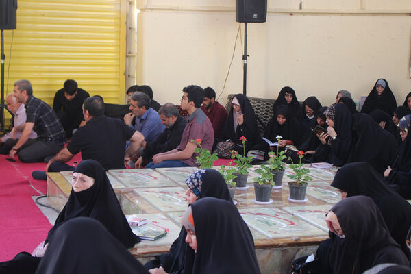 زمزمه عاشقانه دعای عرفه در یادمان 14 شهید گمنام کوه خضر نبی(ع)