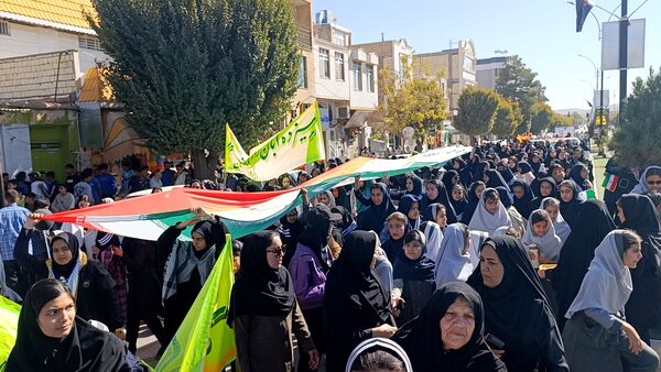 راهپیمایی یوم الله ۱۳ آبان در قادرآباد