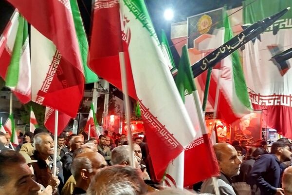 فیروزآباد وفادار به رهبر شهید