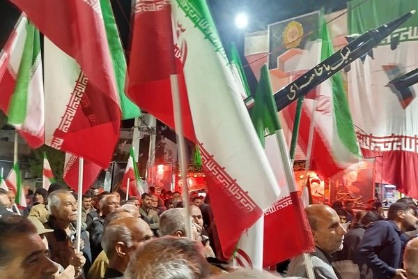 فیروزآباد وفادار به رهبر شهید
