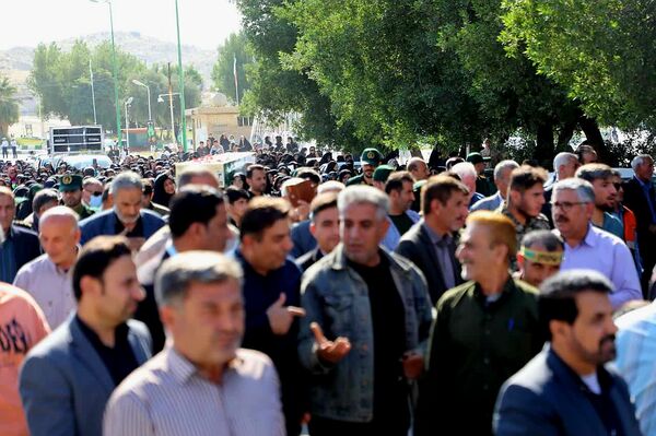 استقبال باشکوه مردم لنده از شهدای گمنام