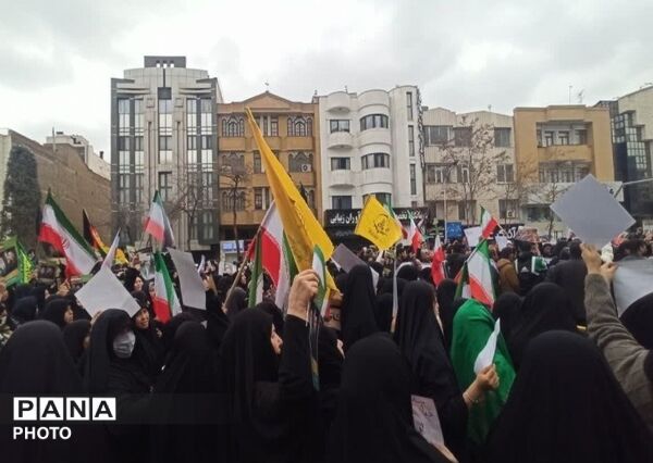 تصاویر حضور مهاجران مسلمان در مشهد؛ همبستگی با ملت ایران در سوگ امام خامنه‌ای (ره)