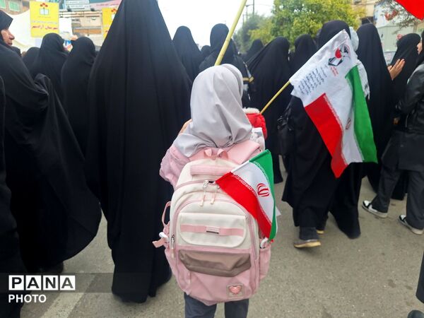 حضور دانش آموزان آزادشهری به یاد دانش آموزان میناب