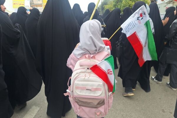 حضور دانش آموزان آزادشهری به یاد دانش آموزان میناب