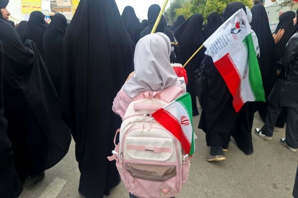 حضور دانش آموزان آزادشهری به یاد دانش آموزان میناب