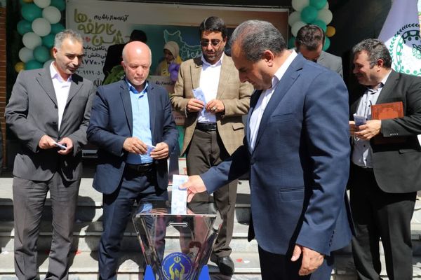 جشن عاطفه‌ها در دبیرستان ۱۳ آبان تبریز