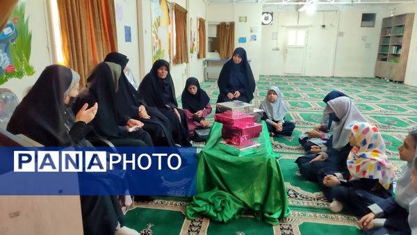 تقدیر از دانش آموزان فعال و تکریم همسر و فرزندان شهدای دبستان شاهد حاج تقی آقا بزرگ مشهد