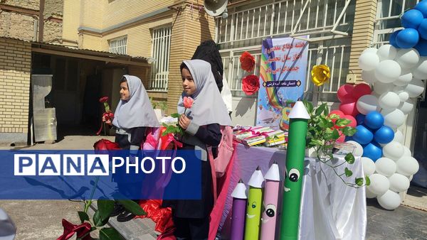 مراسم جشن شکوفه‌‎ها در دبستان شاهد حاج تقی آقا بزرگ مشهد 