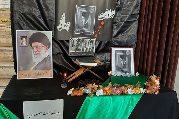 مراسم گرامیداشت شهدای خدمت در مدارس شهرستان فیروزکوه