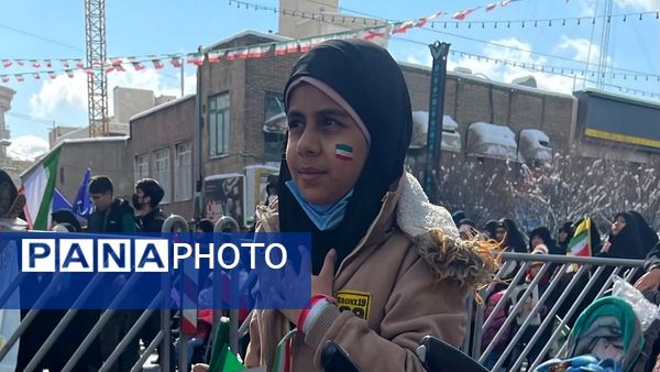 حضور پرشور کودکان در راهپیمایی ۲۲ بهمن