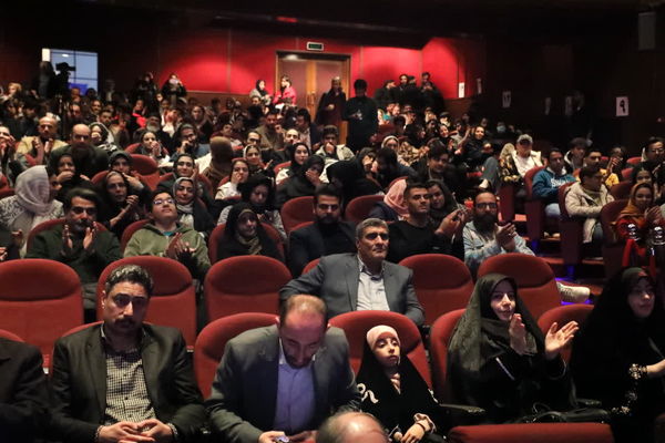 آیین تقدیر از برگزیدگان بیست و ششمین جشنواره تئاتر استان قم