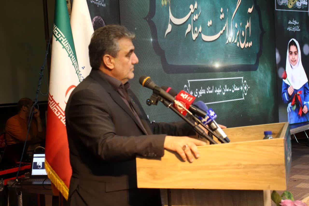 بالاترین جایگاه در دنیا، مقام معلم و قلم است