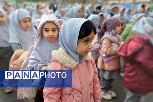 هم صدایی نسل آینده با انقلاب در مدرسه کودک مسلمان قرچک