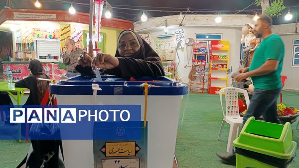 حضور اقشار مختلف مردم لارستان پای صندوق‌های رای