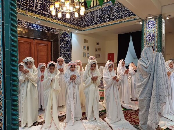 برگزاری جشن تکلیف دانش‌آموزان دبستان گلهای‌شادی ناحیه ۲ کرج