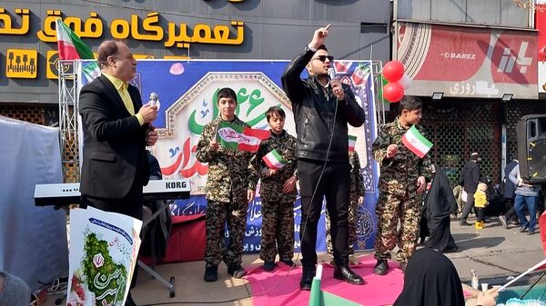 حماسه حضور فرهنگیان و دانش‌آموزان منطقه ۵ در راهپیمایی ۲۲ بهمن