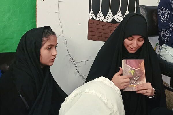 بازدید مسئولان آموزش‌ و پرورش از اعتکاف دختران در مسجد الزهرا(س) قیامدشت