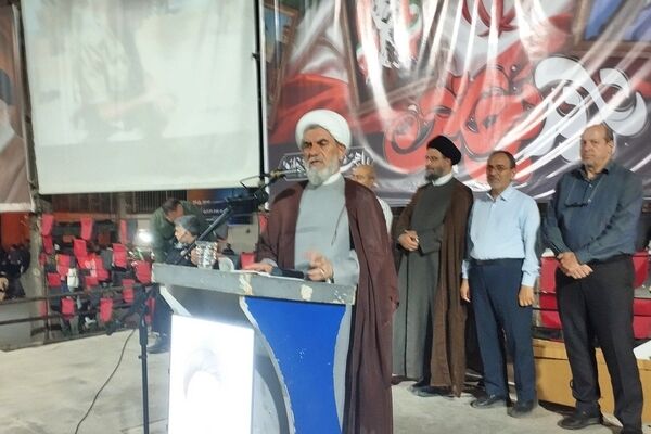 مردم با پیروی از رهبری، میدان را از دشمن گرفتند