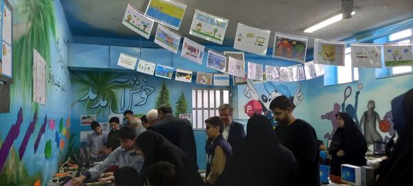 نمایشگاه دهه فجر در دبستان خاتم‌الانبیاء (ص)