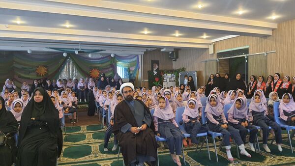 بزرگداشت شهدای خدمت در دبستان دخترانه شاهد تحقیقی ناحیه ۶