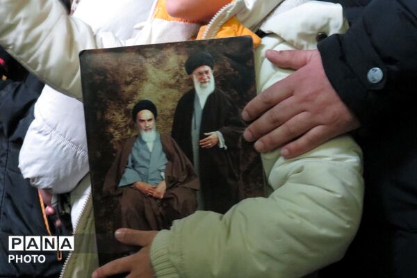 حضور جمعیت گسترده مردمی در یادبود شهادت امام خامنه‌ای