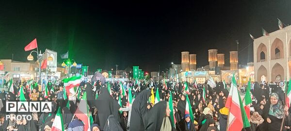 گرامیداشت یاد دختران مدرسه شجره طیبه میناب در میدان امیرچخماق یزد