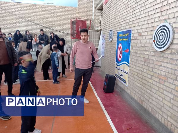 مسابقات دارت در دبستان پسرانه غدیر شهرستان شیروان
