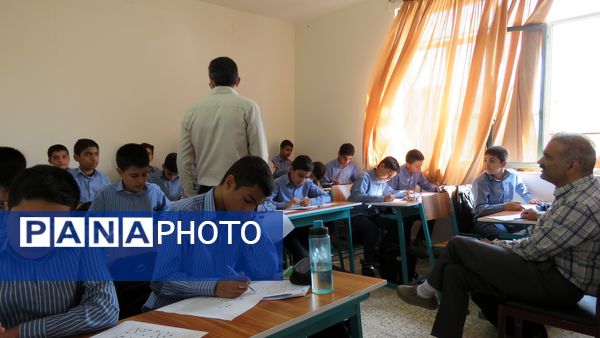 برگزاری آزمون آغازین هماهنگ استانی در آموزشگاه نمونه دولتی زنده یاد زرتاش خلیل آباد 