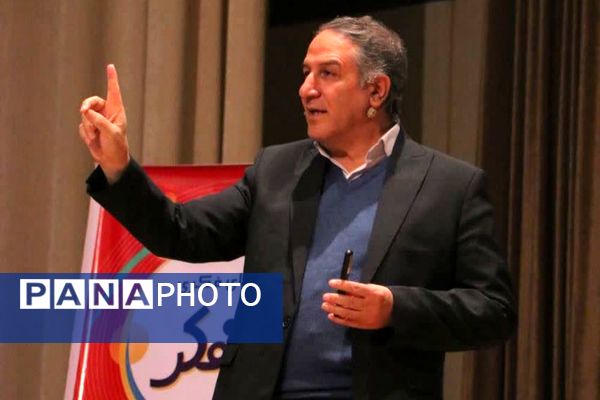 همایش راهکارهای اختلالات یادگیری دانش آموزان در نجف آباد 