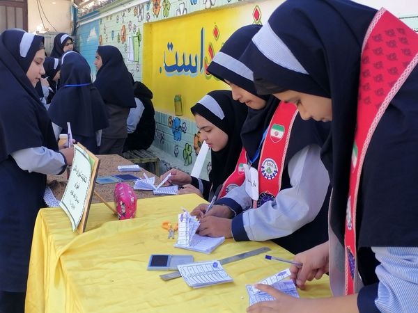 مراسم انتخابات شورای دانش آموزی در دبیرستان ناهید نخودی 