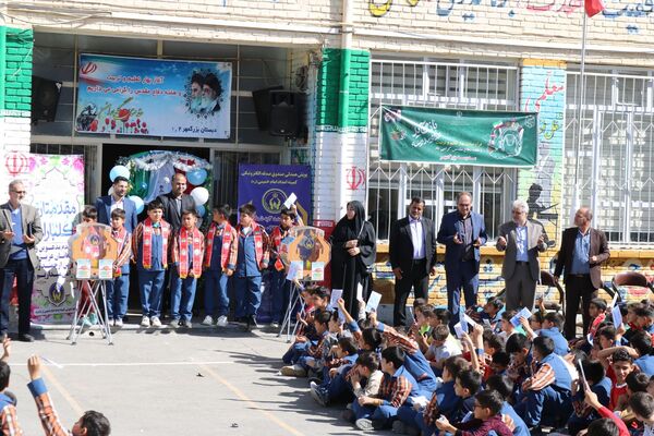 جشن عاطفه‌ها در مدرسه بزرگمهر مرند