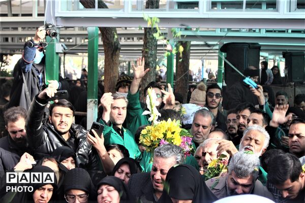 آیین خاکسپاری کودک شهید سه ساله جنگ رمضان در قم