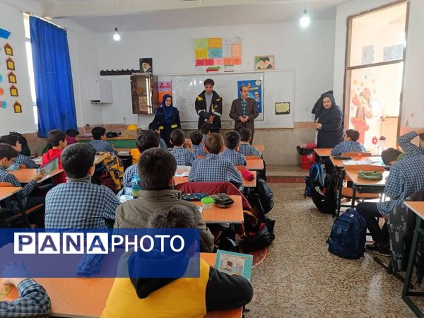 آموزش مصرف درست گاز همزمان با سرد شدن هوا در دبستان ملاصدرا در شهرستان قدس