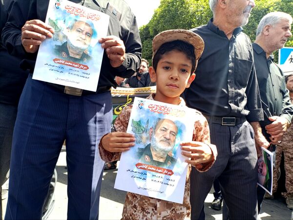تشییع پیکر مطهر شهید سردار محمد کاظمی و تعدادی از شهدای جنگ تحمیلی در مشهد