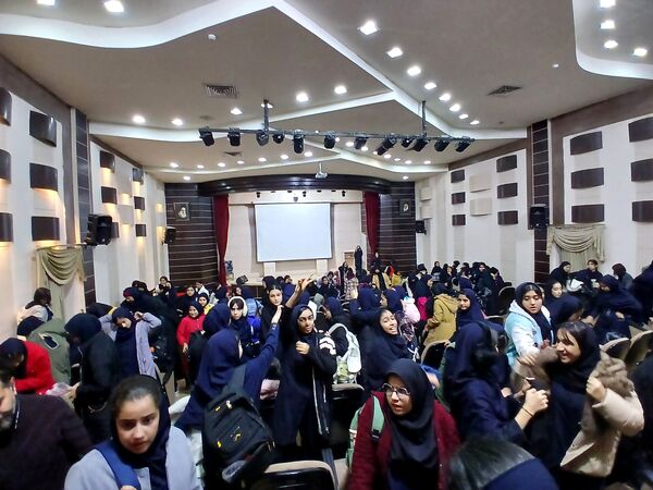 بازدید دانش‌آموزان پایه هفتم دبیرستان میرزا جعفر سروقد از فرهنگسرای انقلاب