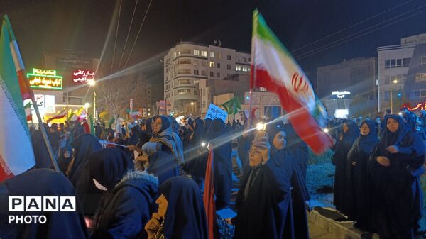 تجمع جوانان‌‌و‌نوجوانان‌در‌بیعت با رهبر انقلاب در نیشابور