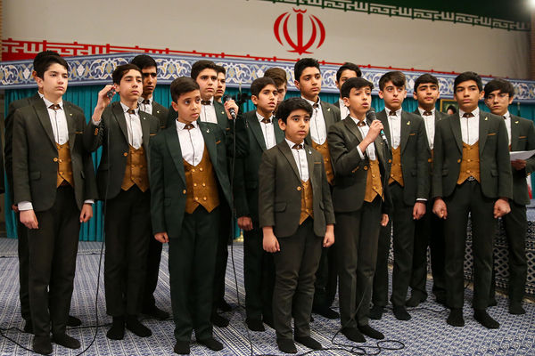 دیدار جمعی از رأی اولی‌ها و خانواده‌های شهدا با رهبر انقلاب اسلامی