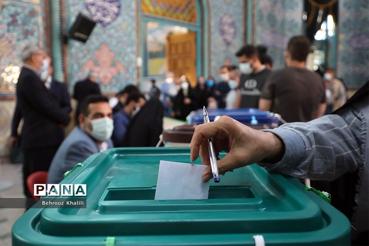 در انتخابات مجلس دوازدهم رقابت بین عناصر حزب‌اللهی‌ و اصولگرا بود