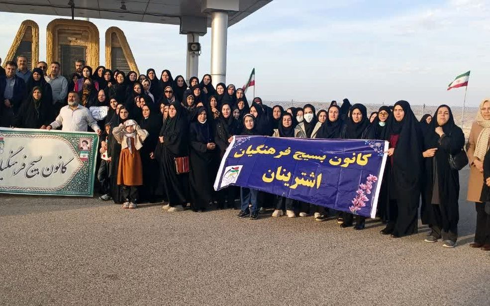 فرهنگیان اشترینان با روایتگران دفاع مقدس هم‌نوا شدند