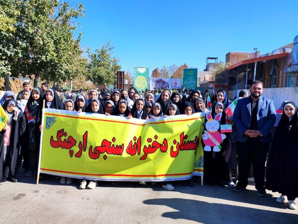 طنین شعارهای ضد استکباری در شاندیز