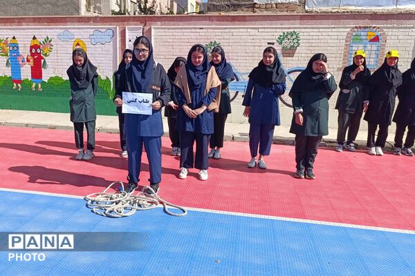 آیین گرامیداشت هفته بهداشت روان و تقدیر از همیاران مشاور در دبیرستان دخترانه رضوان برگزار شد